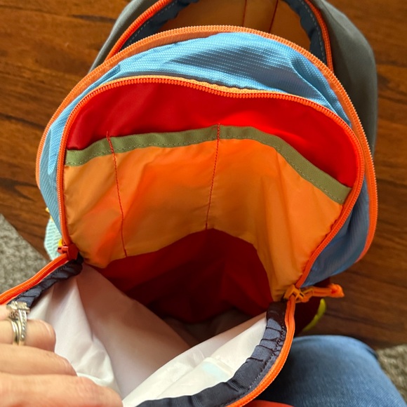 Cotopaxi Dimi Del Dia 12L Kids Colorful Backpack with Multiple Compartments - Picture 3 of 6